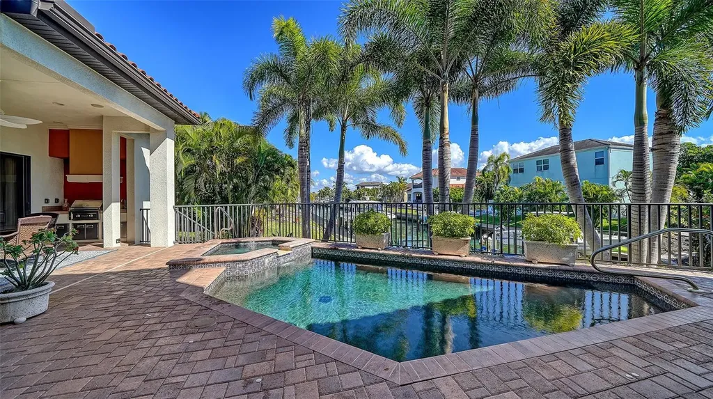 1005 Bogey Lane Longboat Key FL 34228