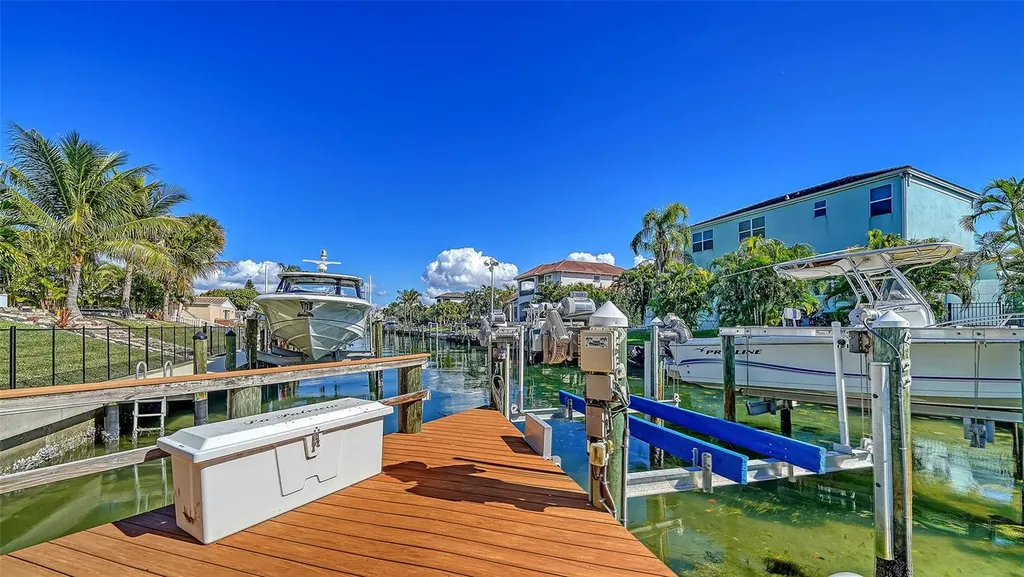 1005 Bogey Lane Longboat Key FL 34228
