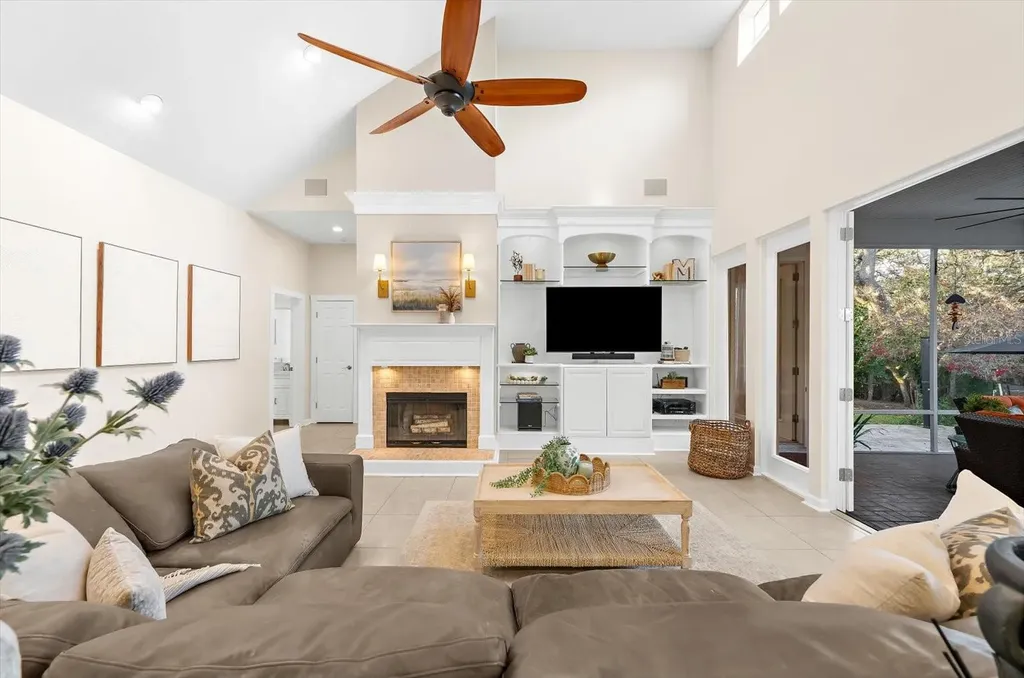 653 Old East Lake Road Tarpon Springs FL 34688