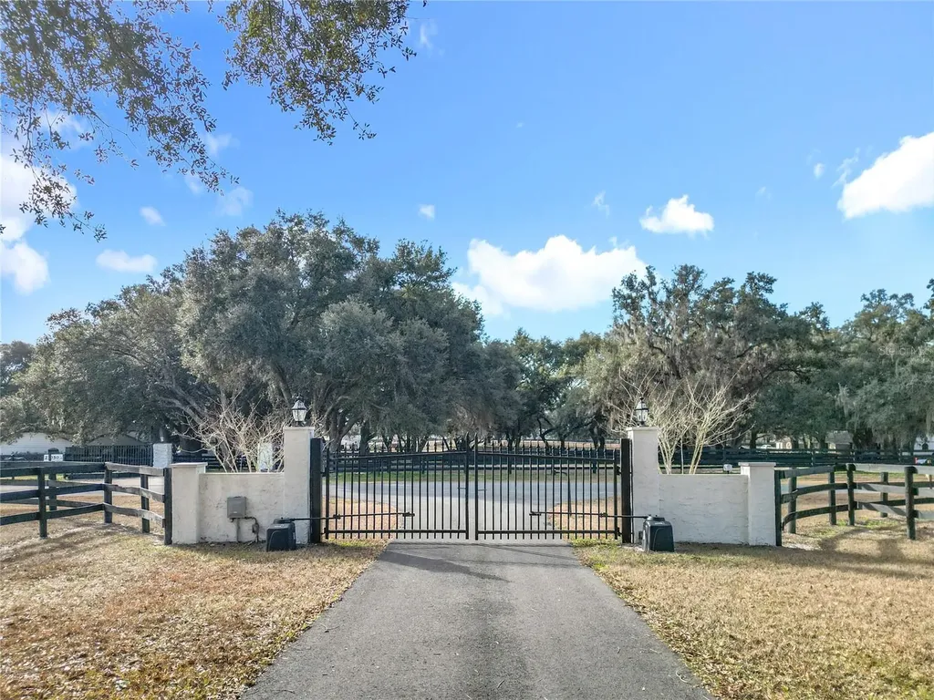 21051 SE 42nd Street Morriston FL 32668