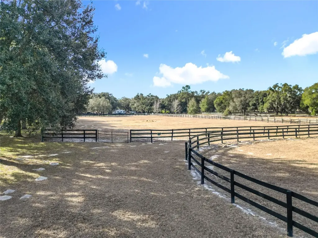 21051 SE 42nd Street Morriston FL 32668