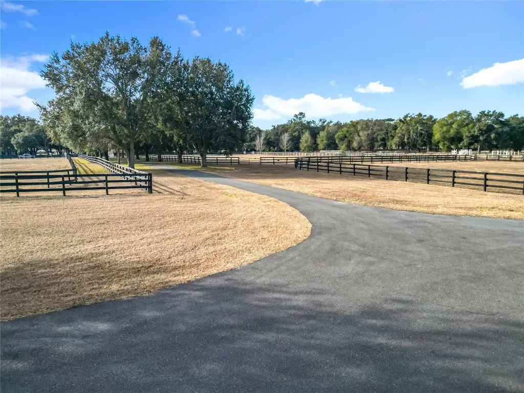 21051 SE 42nd Street Morriston FL 32668