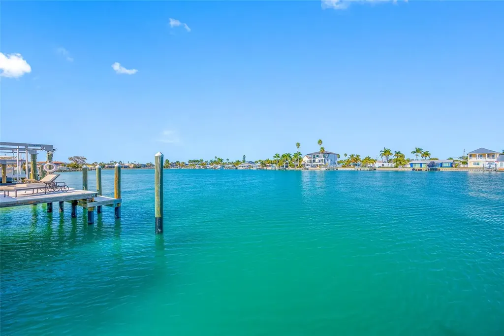 11075 3rd Street E Treasure Island FL 33706