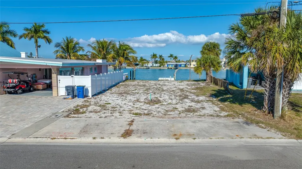 11075 3rd Street E Treasure Island FL 33706
