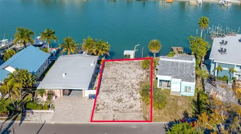 11075 3rd Street E Treasure Island FL 33706