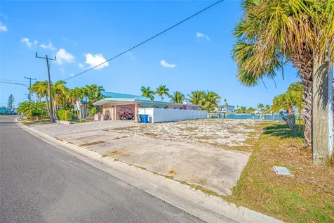 11075 3rd Street E Treasure Island FL 33706