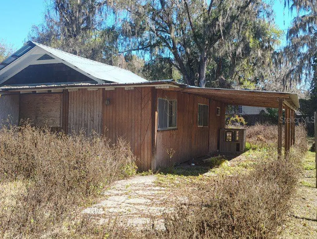 2573 Cr 426a Lake Panasoffkee FL 33538