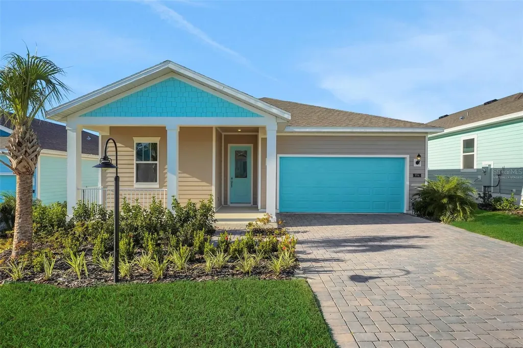 994 Fiesta Key Circle Lady Lake FL 32159