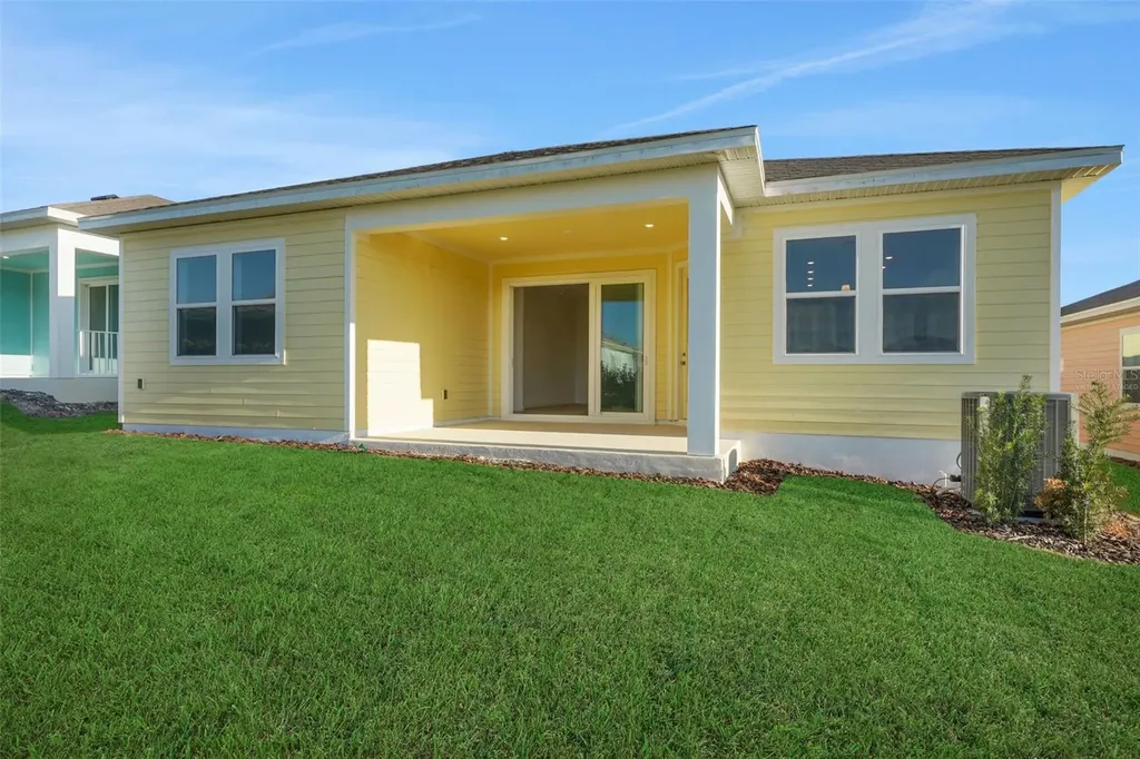 1006 Fiesta Key Circle Lady Lake FL 32159