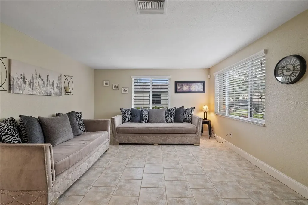6400 18th Avenue N St Petersburg FL 33710