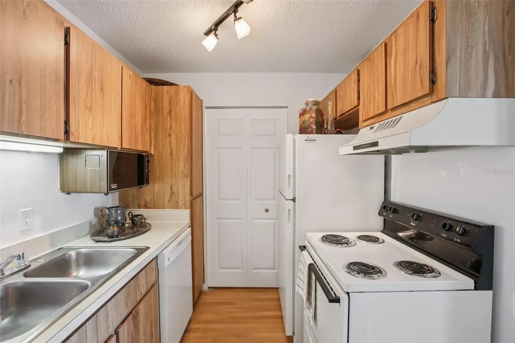 455 Alt 19 S Palm Harbor FL 34683