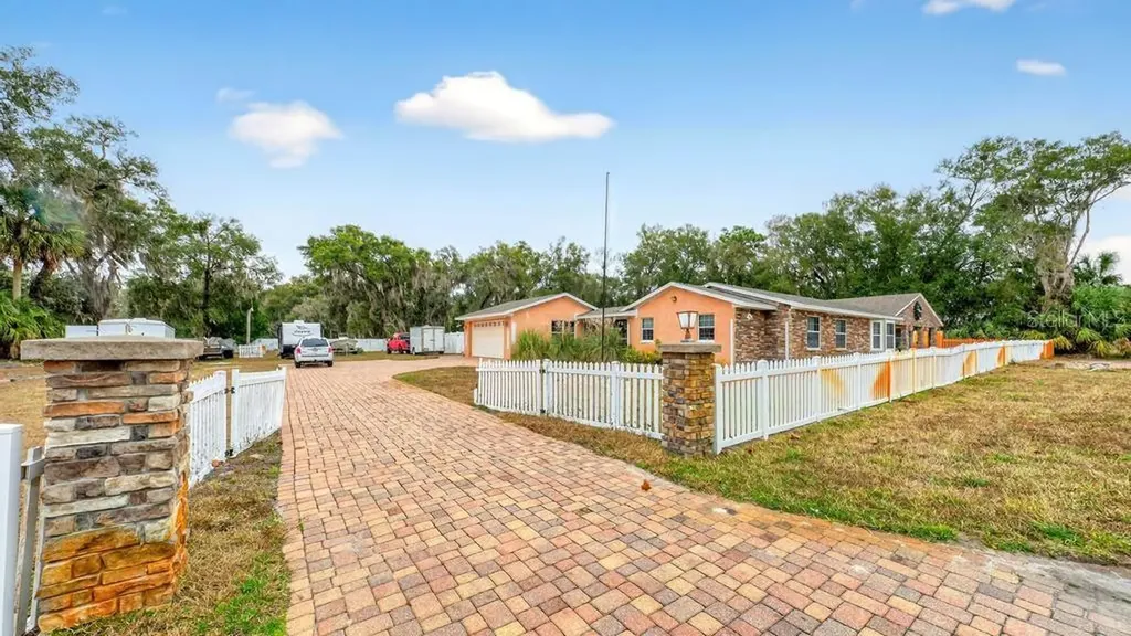 746 W Washington Avenue W Lake Helen FL 32744
