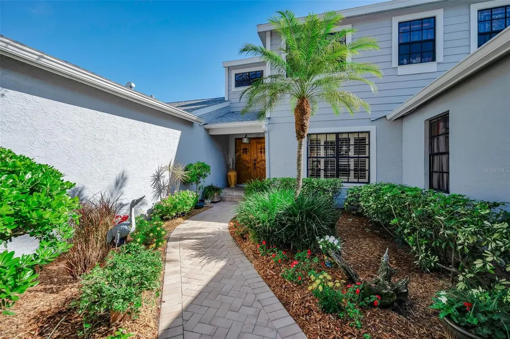 990 San Carlos Court NE St Petersburg FL 33702
