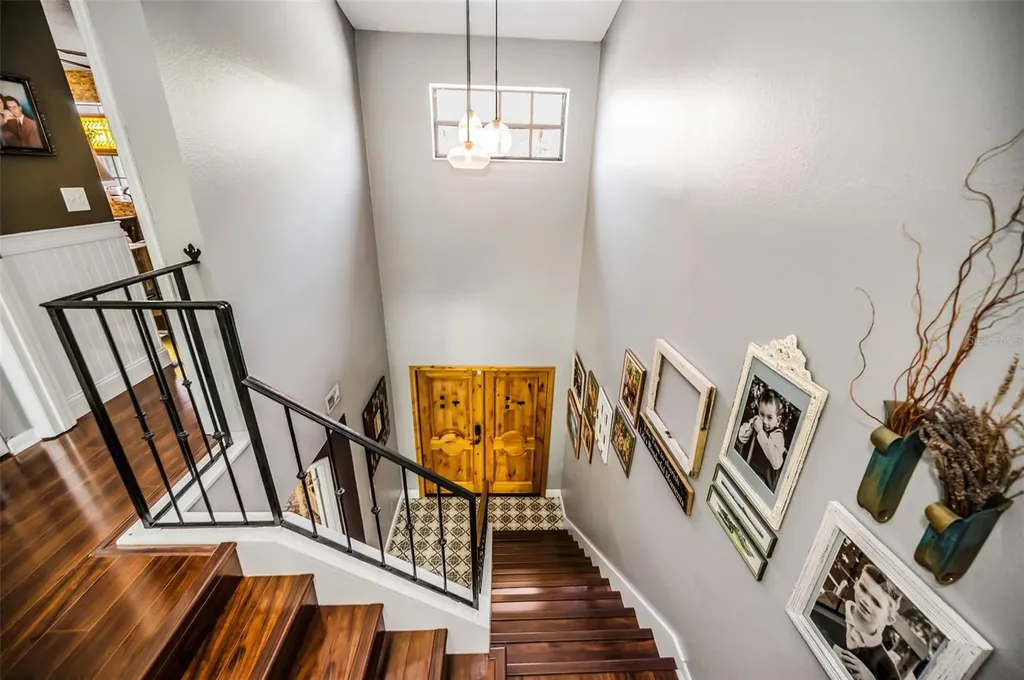 990 San Carlos Court NE St Petersburg FL 33702