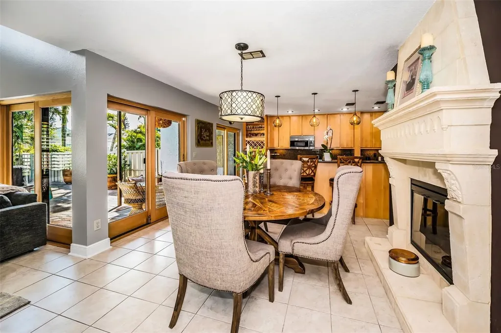 990 San Carlos Court NE St Petersburg FL 33702