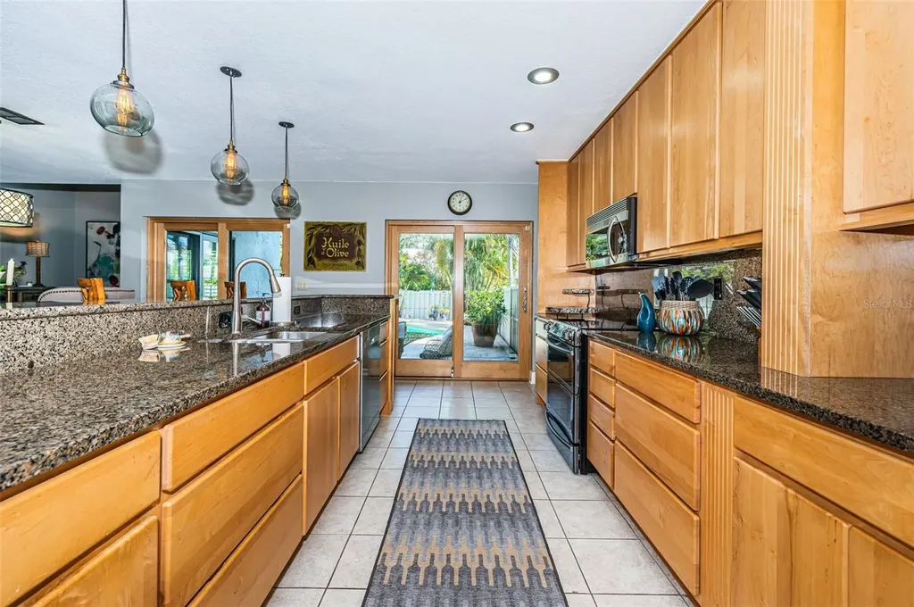 990 San Carlos Court NE St Petersburg FL 33702