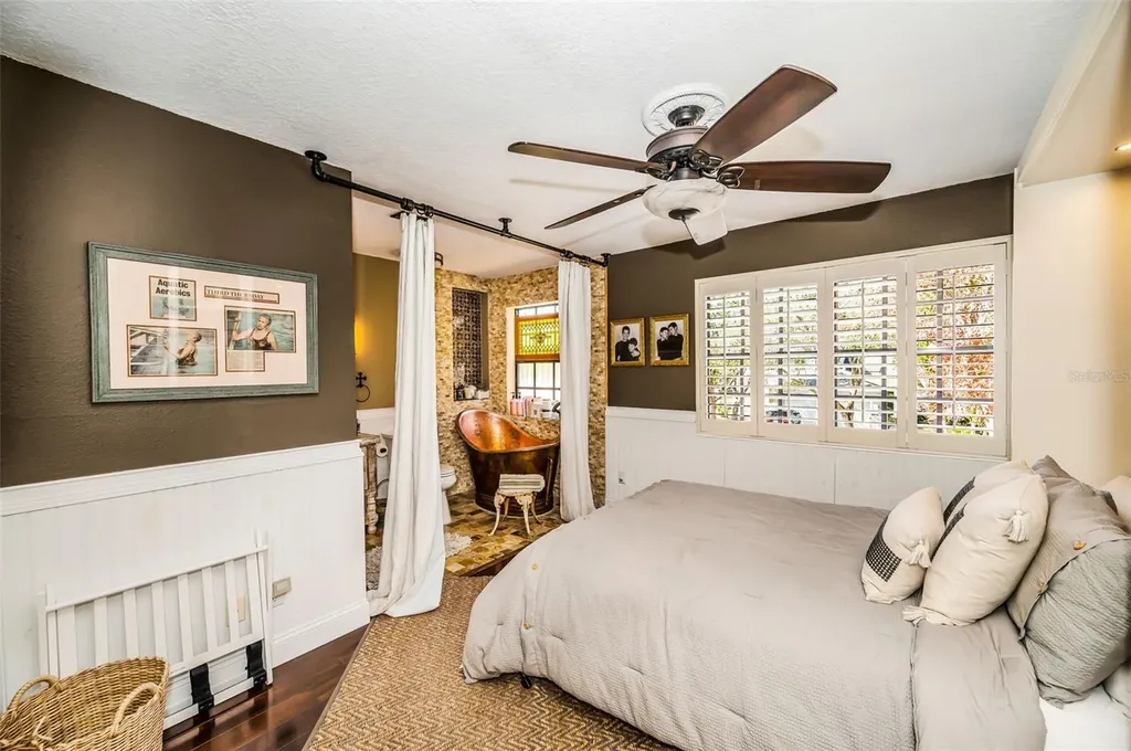 990 San Carlos Court NE St Petersburg FL 33702