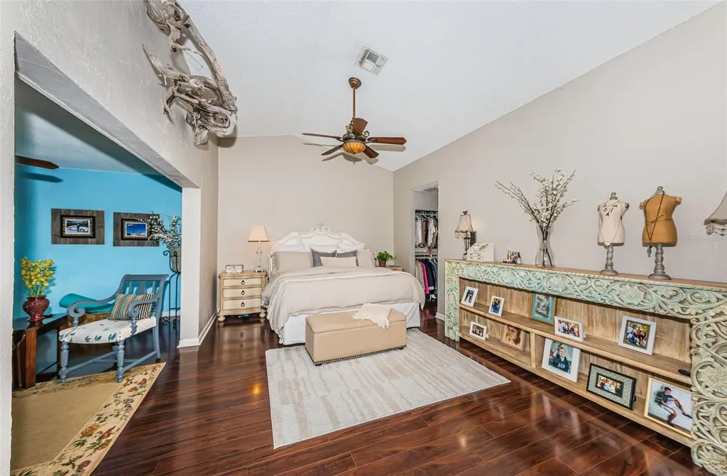 990 San Carlos Court NE St Petersburg FL 33702