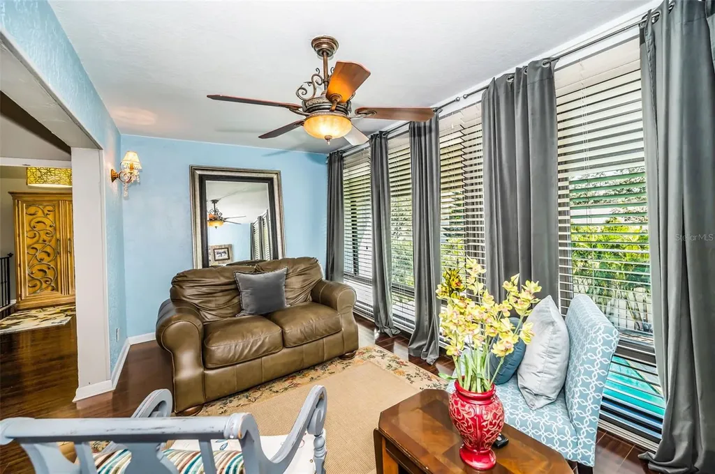 990 San Carlos Court NE St Petersburg FL 33702
