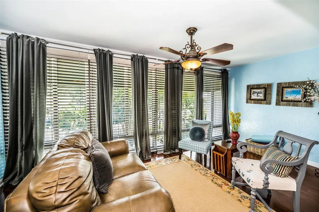 990 San Carlos Court NE St Petersburg FL 33702