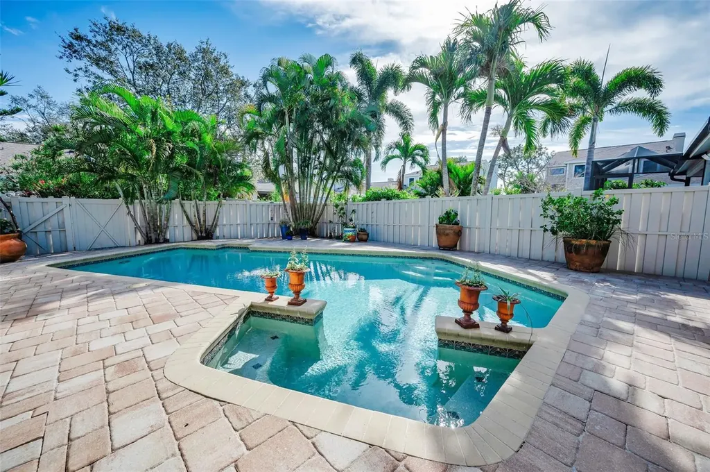 990 San Carlos Court NE St Petersburg FL 33702