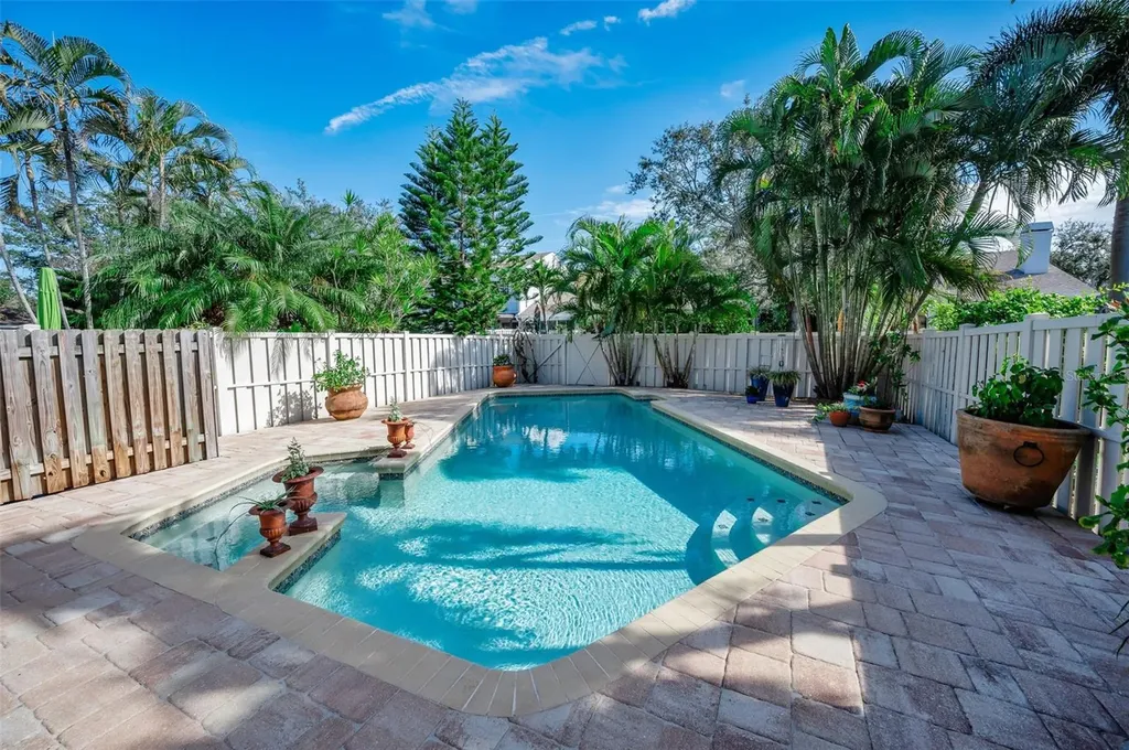 990 San Carlos Court NE St Petersburg FL 33702