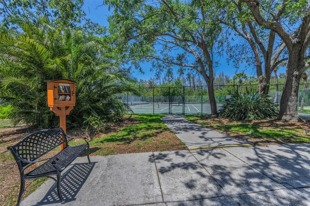 990 San Carlos Court NE St Petersburg FL 33702