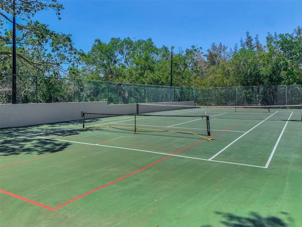 990 San Carlos Court NE St Petersburg FL 33702