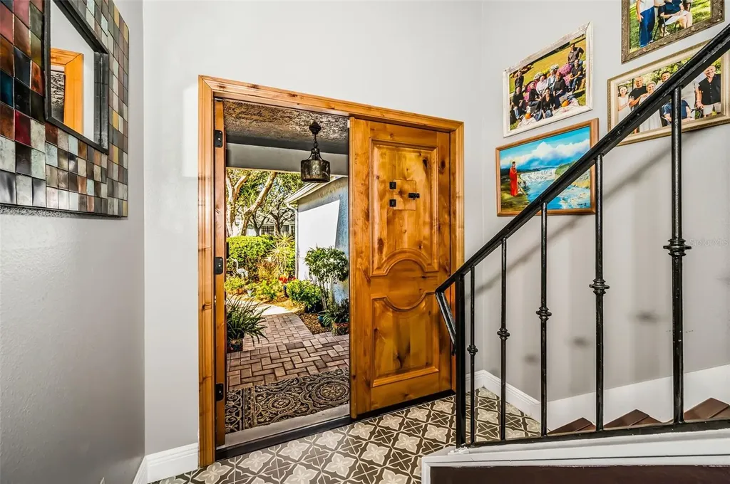 990 San Carlos Court NE St Petersburg FL 33702