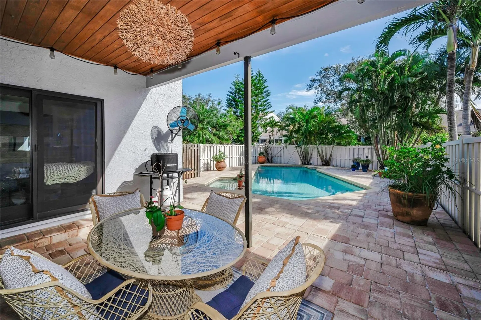 990 San Carlos Court NE St Petersburg FL 33702