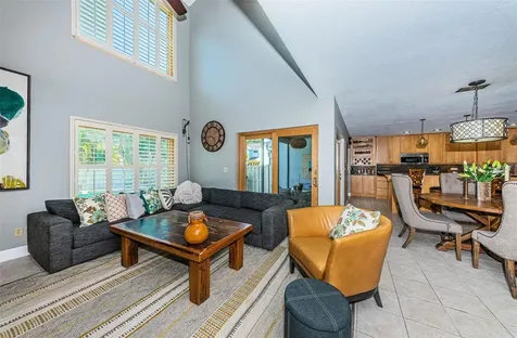 990 San Carlos Court NE St Petersburg FL 33702