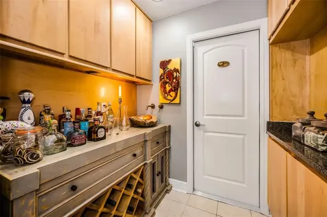 990 San Carlos Court NE St Petersburg FL 33702