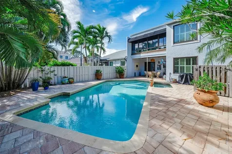 990 San Carlos Court NE St Petersburg FL 33702