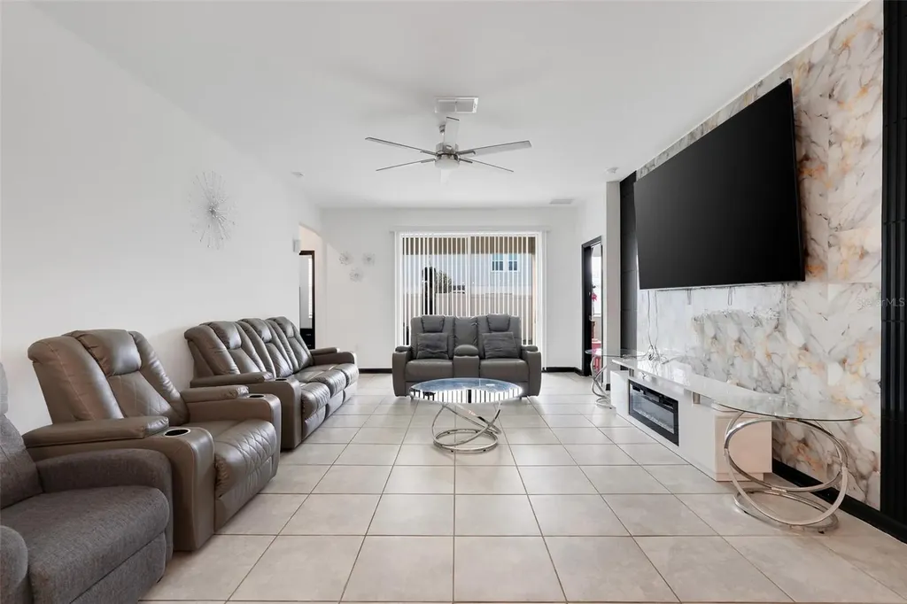1052 Holden Way Eagle Lake FL 33839