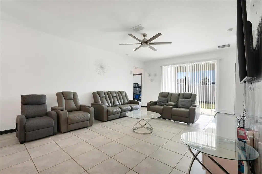 1052 Holden Way Eagle Lake FL 33839