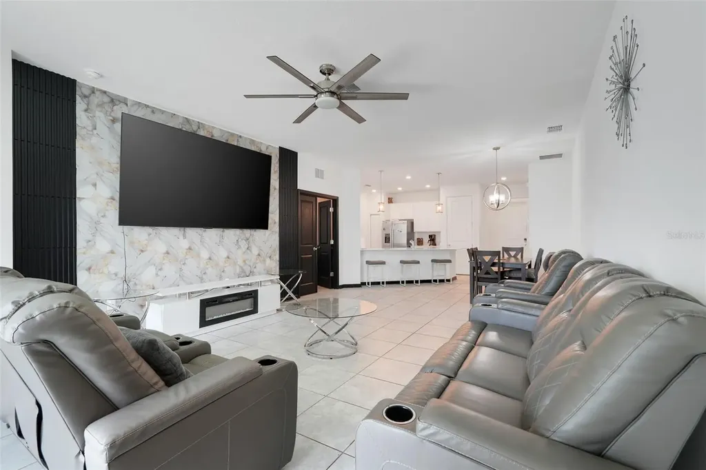 1052 Holden Way Eagle Lake FL 33839
