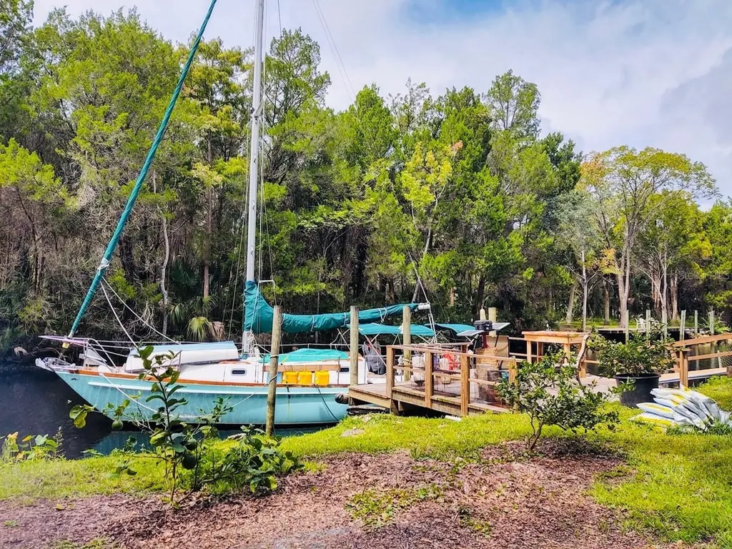 12 Palm Drive Yankeetown FL 34498