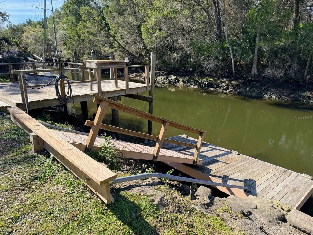12 Palm Drive Yankeetown FL 34498