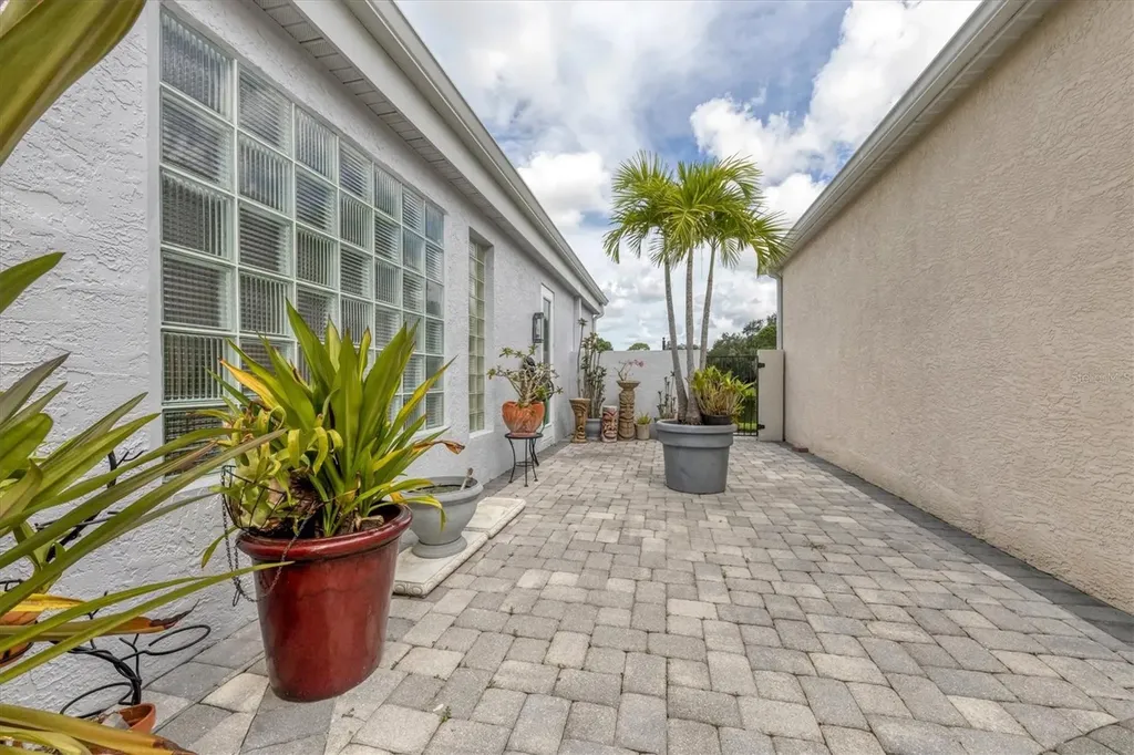 7716 Club Lane Sarasota FL 34238