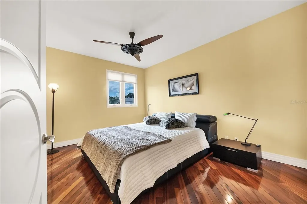 7716 Club Lane Sarasota FL 34238