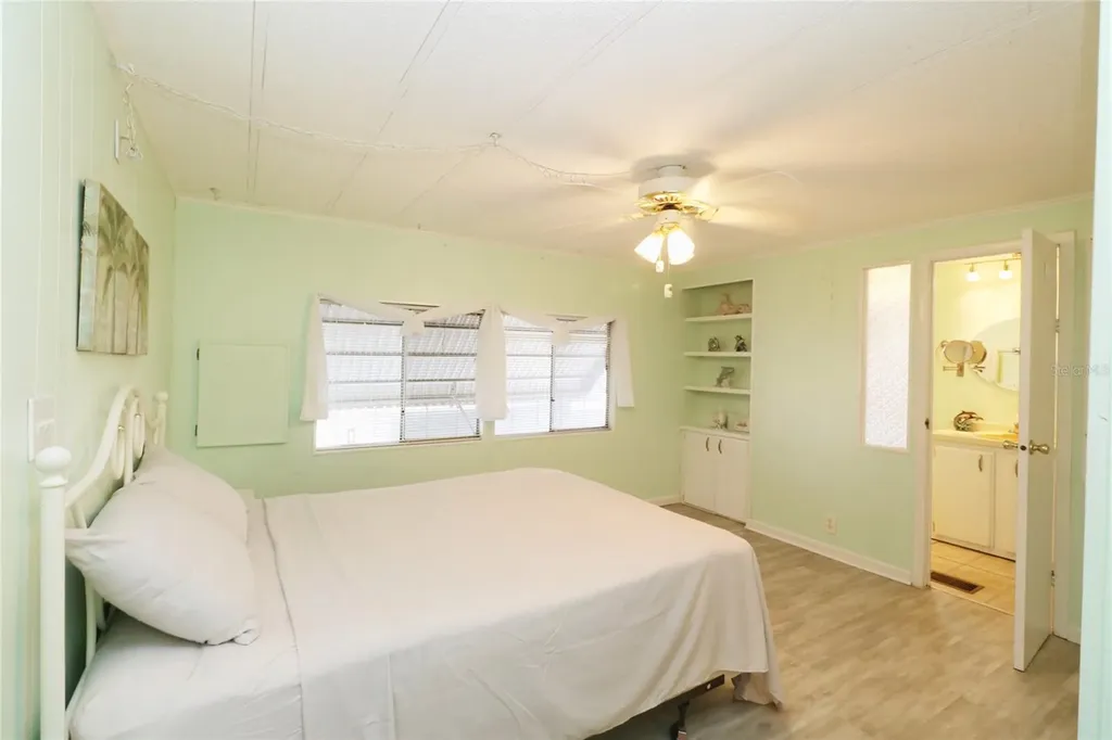 107 E Saint Johns Way Apollo Beach FL 33572