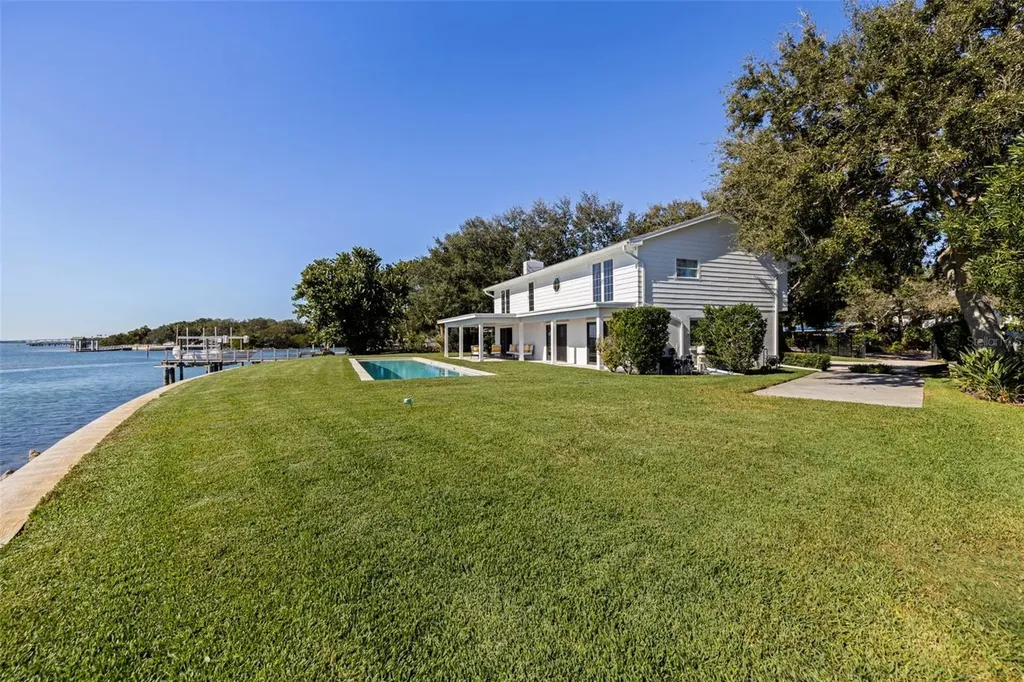 218 Colony Point Road S St Petersburg FL 33705