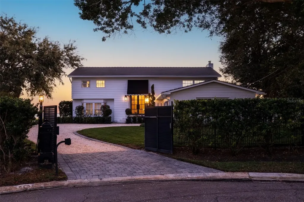 218 Colony Point Road S St Petersburg FL 33705