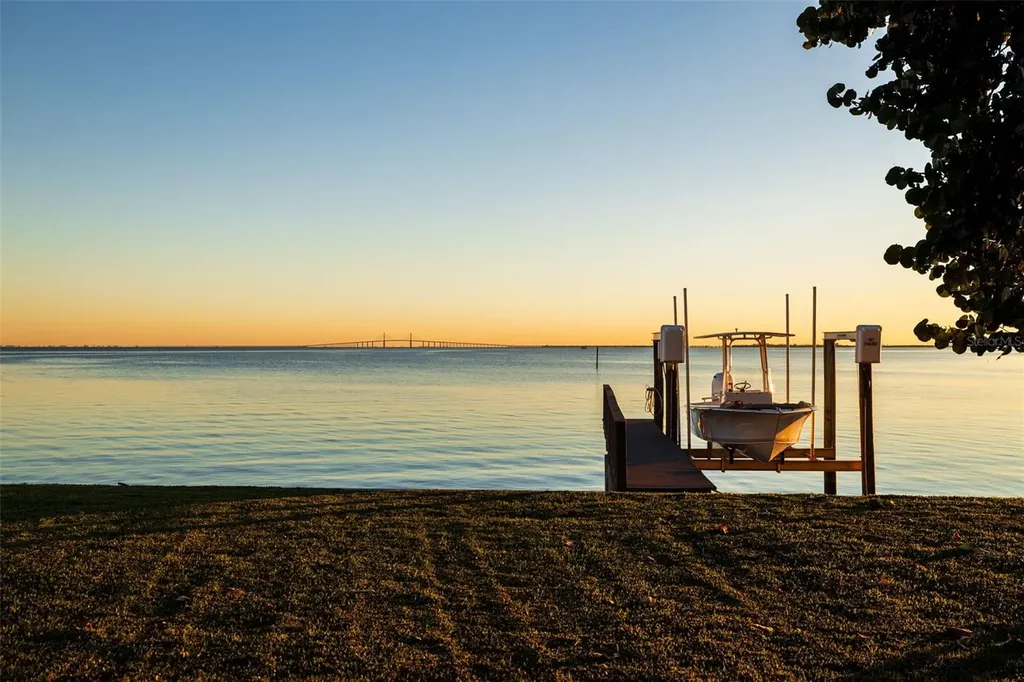 218 Colony Point Road S St Petersburg FL 33705