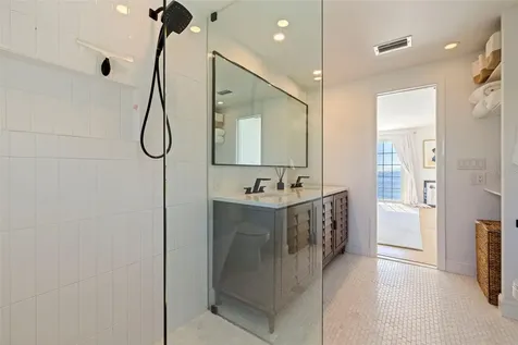 218 Colony Point Road S St Petersburg FL 33705