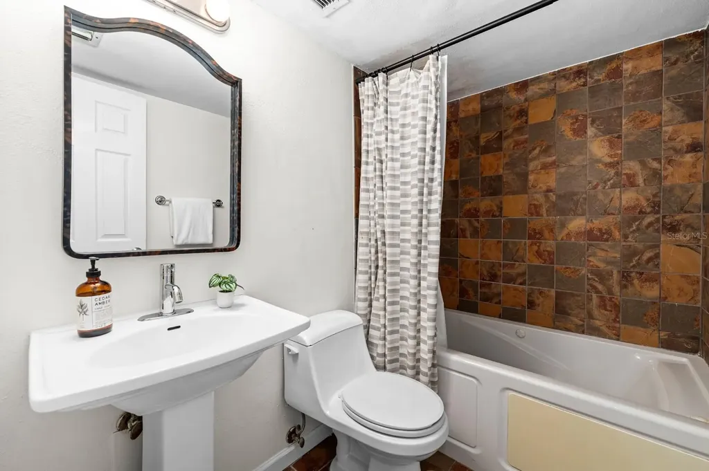 201 W Laurel Street Tampa FL 33602