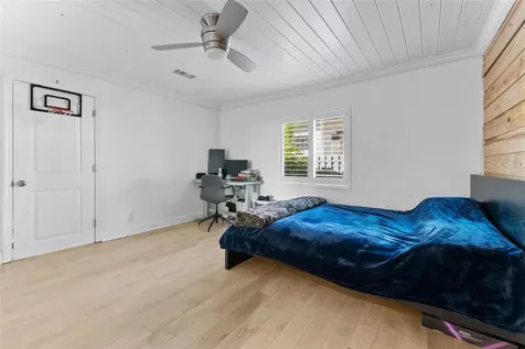 1740 S Orange Avenue Sarasota FL 34239