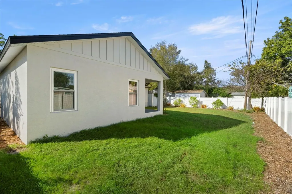 7211 Orpine Drive N St Petersburg FL 33702