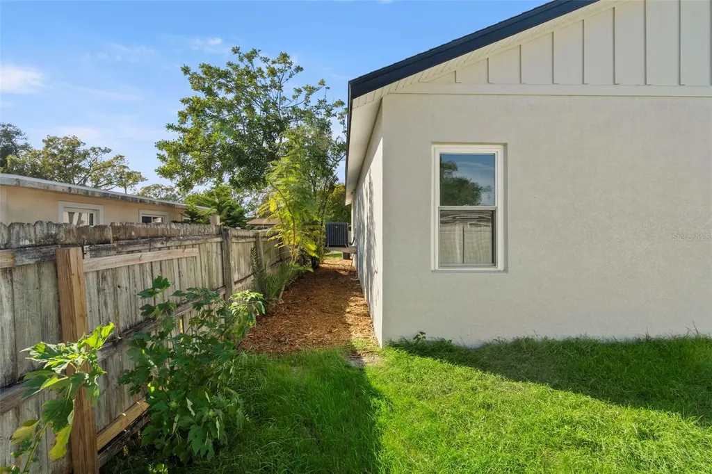 7211 Orpine Drive N St Petersburg FL 33702