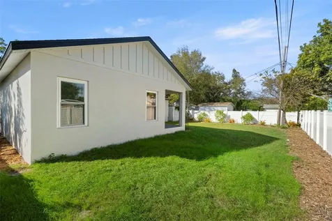 7211 Orpine Drive N St Petersburg FL 33702